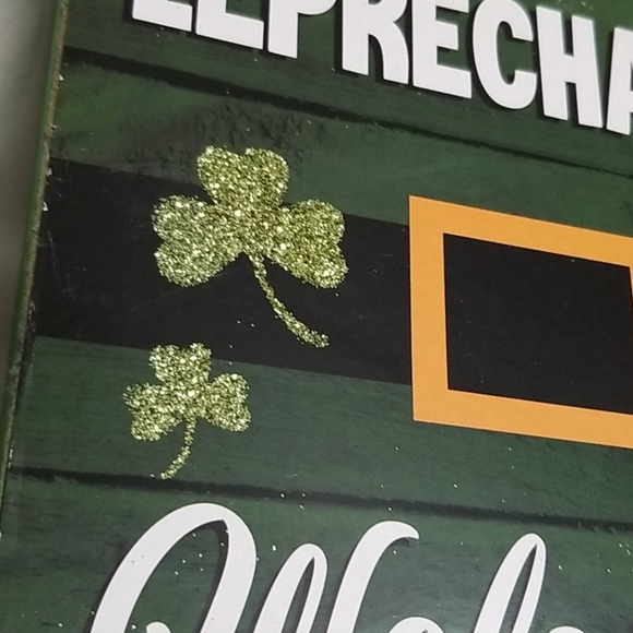 🍀NEW "Leprechauns Welcome" Distressed Wood Home Decor - Picture 7 of 17